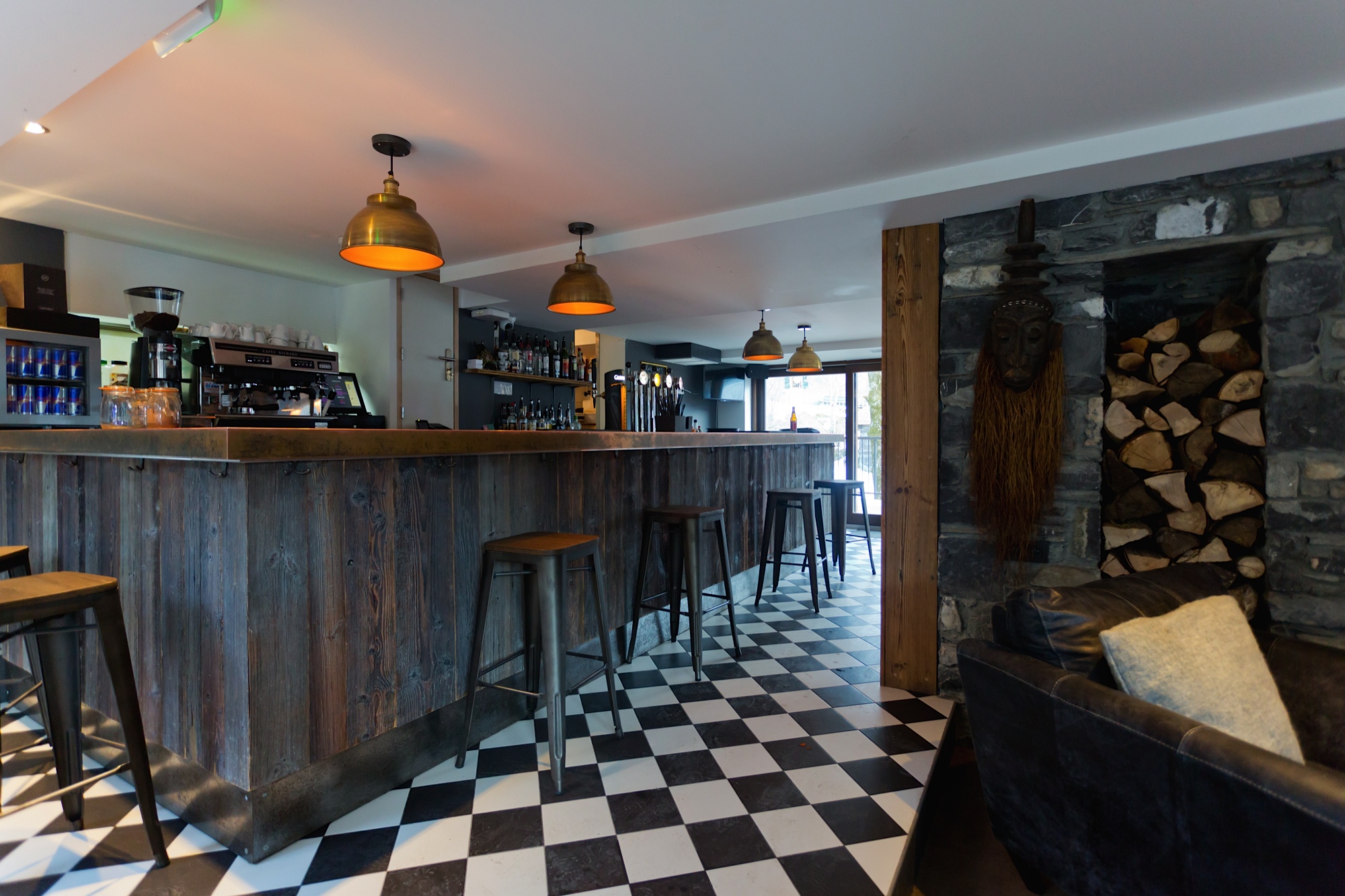 bar at the rude lodge morzine