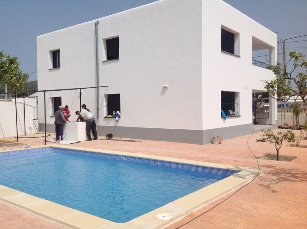 Securing the water well at Villa Torres